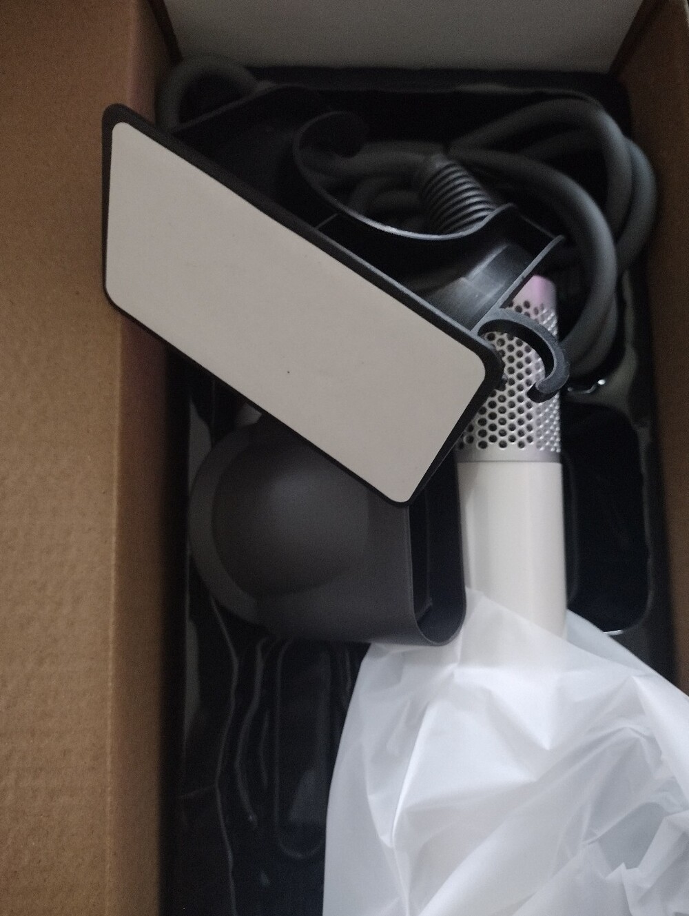 NWT Dyson Supersonic Hair Dryer - Picture 4 of 4